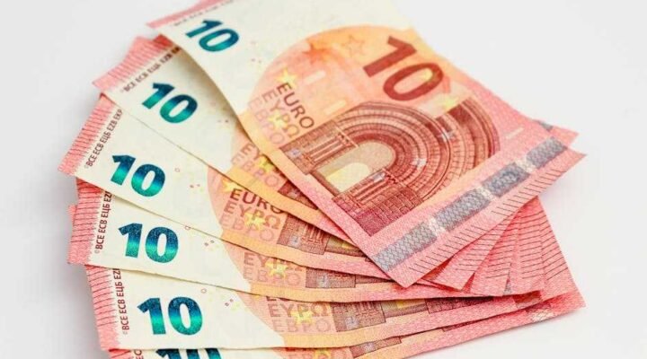 10 Easy Ways to Improve Your Financial Health Today