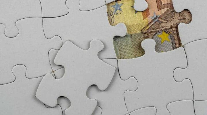 5 Essential Tips for Improving Your Financial Health Today